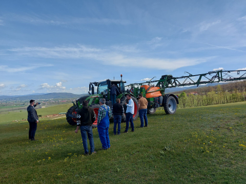 Tokodon, a Farkas-transz telephelyén tartottuk a "Precíziós permetezés a gyakorlatban - Agrár-EDIH terepi bemutató" című programot.