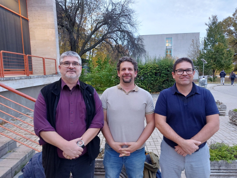 Jobbról balra: Dr. Hermann Tamás AEDIH-projektmenedzser, Tarcsi Ádám, a Data-EDIH szakmai vezetője és Milics Gábor, a MATE professzora