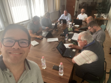 Dr. Hermann Tamás projektmenedzser vezetésével zajlott a térinformatika gyakorlat a QGIS szoftverben Szekszárdon, az AEDIH 2025.05.14-i képzésén